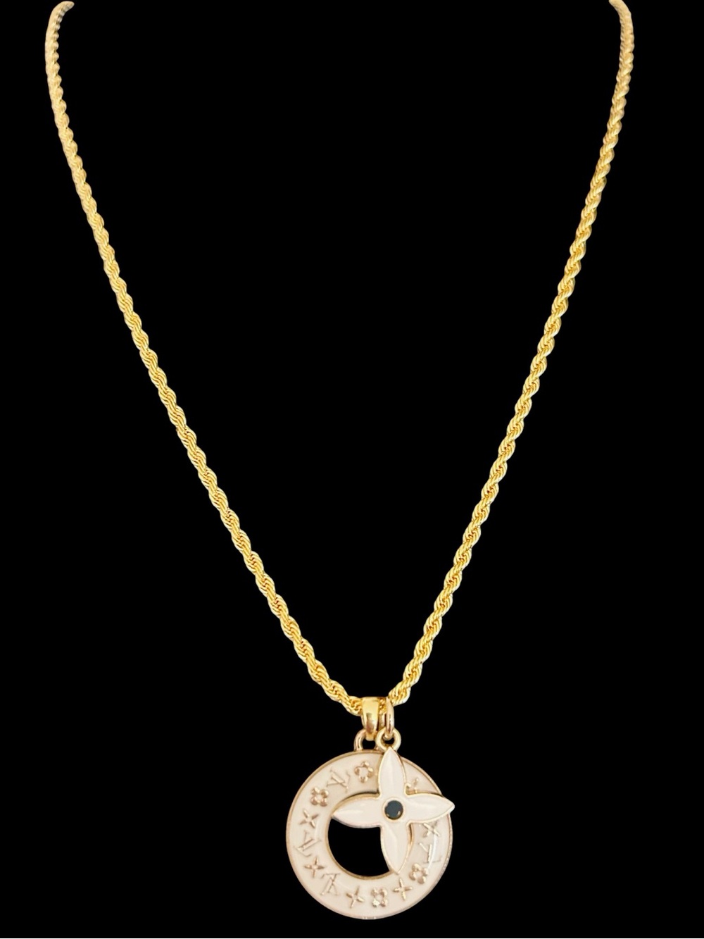 Authentic Louis Vuitton Star Blossom M Star Necklace - Picture 3 of 6